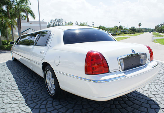 Ft Lauderdale White Lincoln Limo 